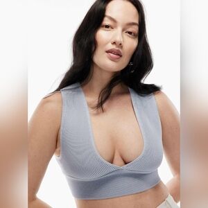 Babaton Aritzia Women's Light Blue Sculpt Knit Deep V Crop Tank Top Size Small